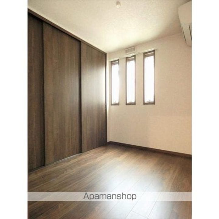 ステラート本郷202号室の居間