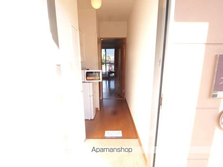 レオパレスサンライズ105の玄関