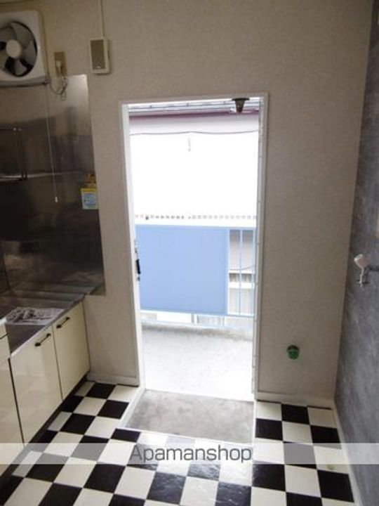 プリンスコート苦竹Bの玄関