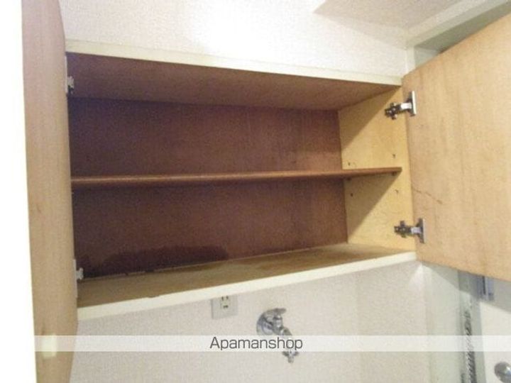 サンブライト18の玄関