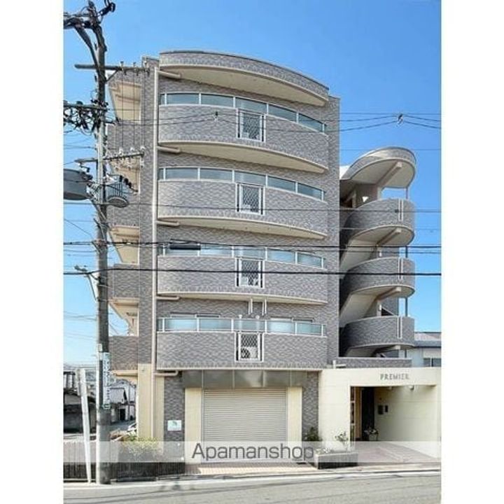PREMIERの外観