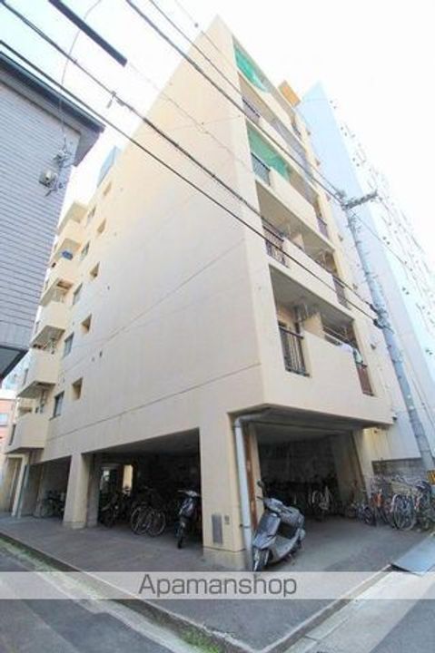 岩清尾マンションの外観