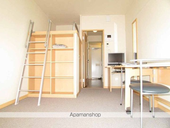 レオパレス西郊303の居間