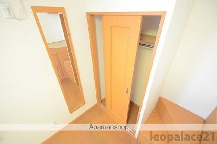 レオパレスロッソの玄関