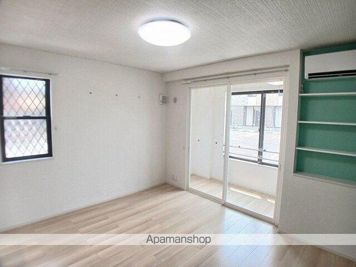 グリーンヒルズAの居間