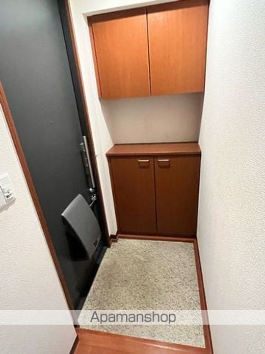 大阪府大阪市住吉区苅田5丁目の賃貸アパートの玄関