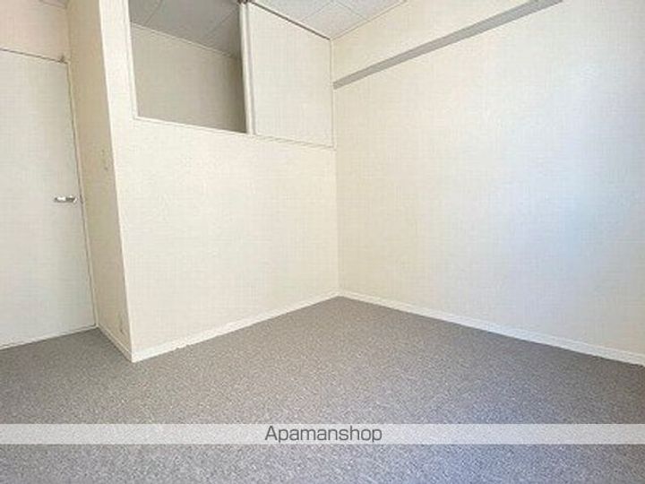 レオパレスVILLA湖西の居間