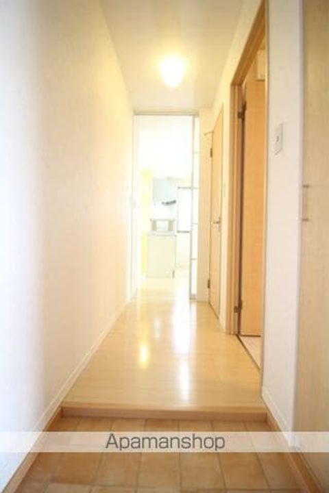 岡山県岡山市北区十日市東町の賃貸アパートの玄関