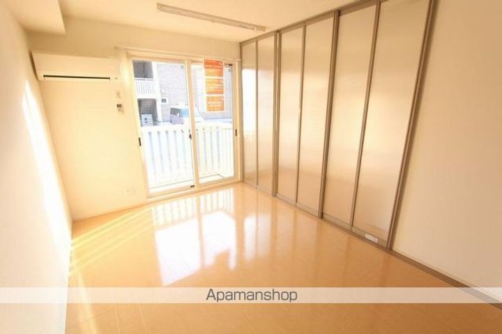 香川県高松市木太町の賃貸アパートの居間