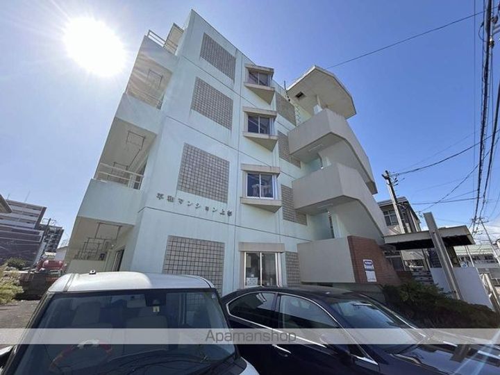 平和マンション上杉302の外観