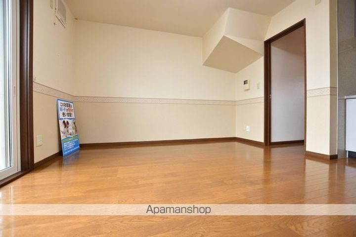 フォレストⅠE号室の居間