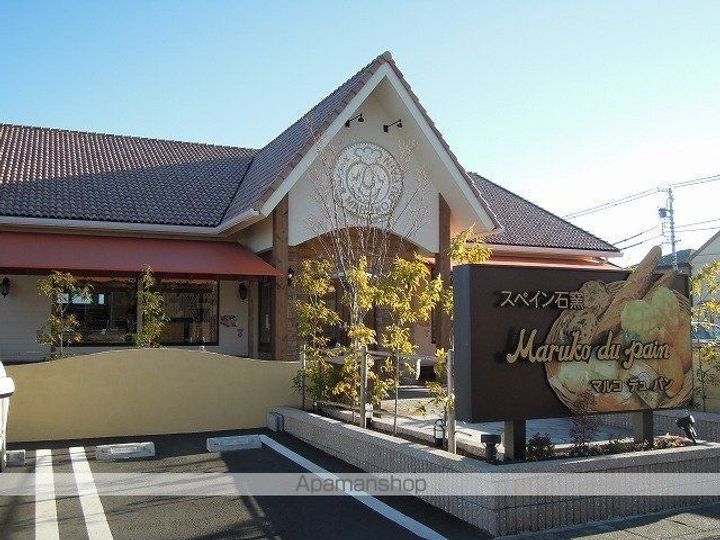 ネオ・ブリーズの周辺