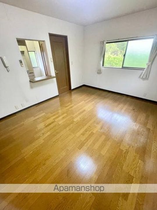 泉谷ハイツBの居間