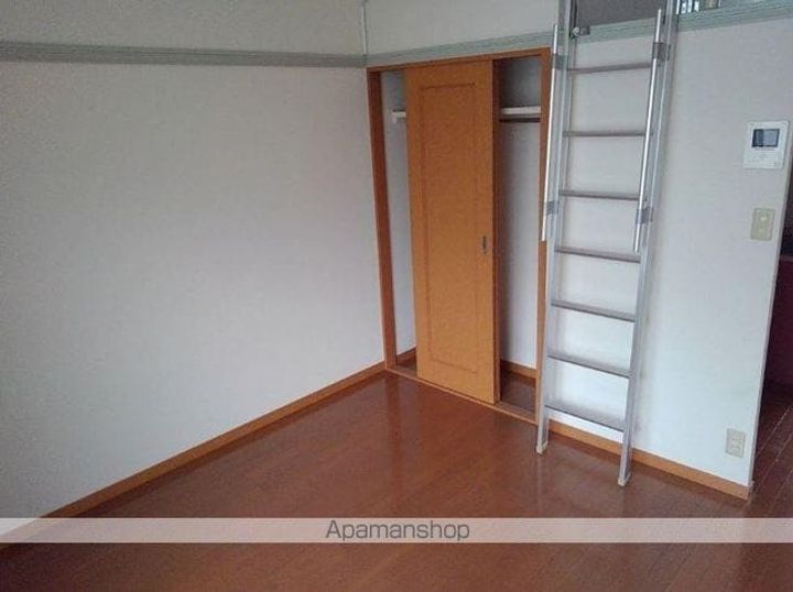 香川県高松市東山崎町の賃貸アパートの居間