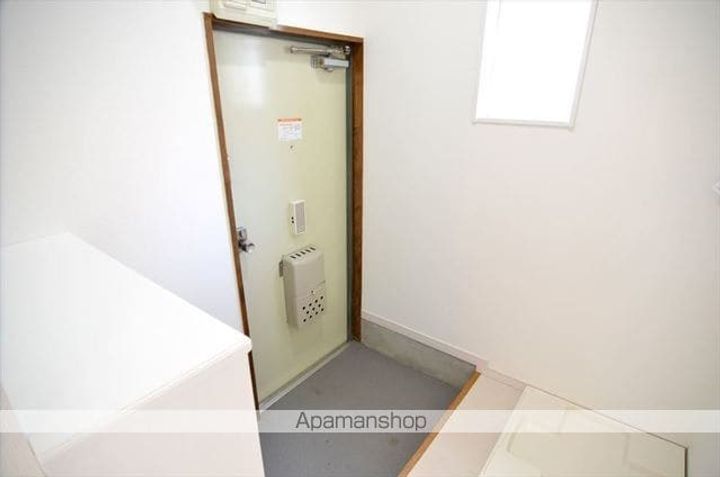 福島県郡山市田村町徳定字下河原の賃貸マンションの玄関