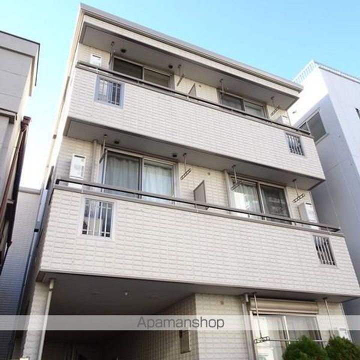 東京都台東区竜泉1丁目の賃貸アパートの外観