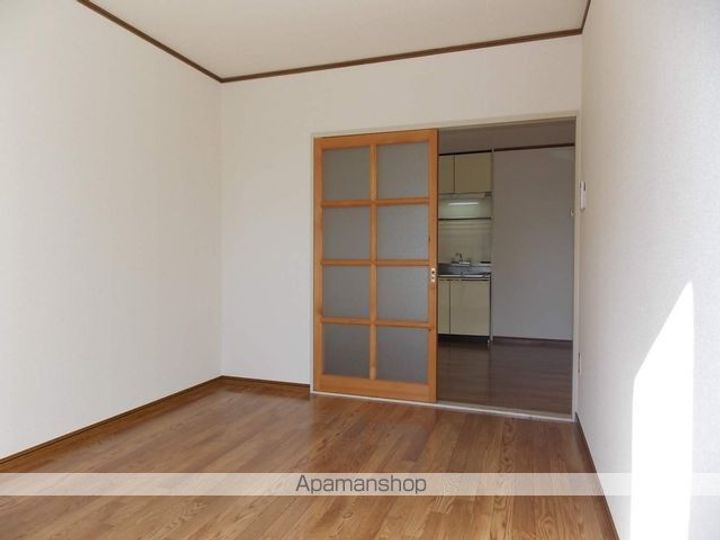 SURPLUS THREE丘Eの内装