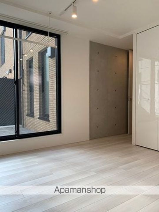 東京都世田谷区松原1丁目の賃貸マンションの居間