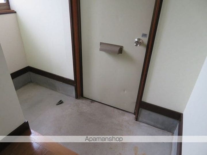 プチフローラ101の玄関