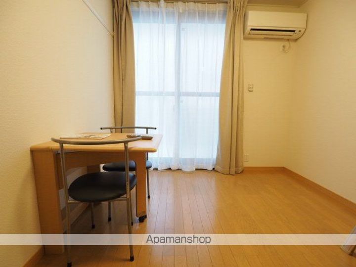 レオパレスアスターの居間