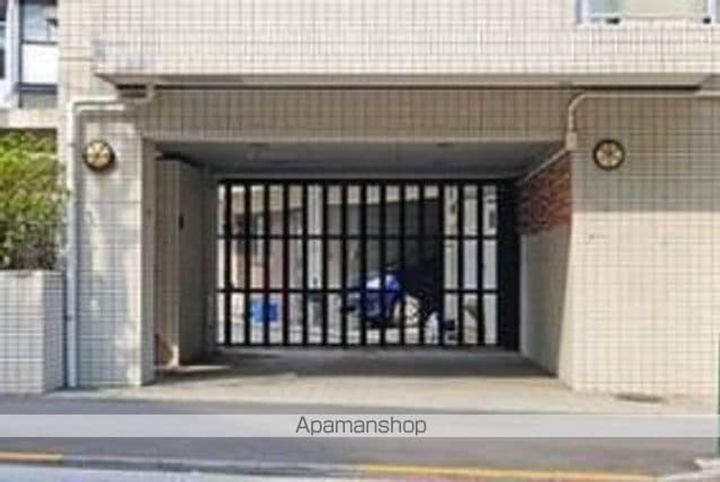東京都新宿区西落合3丁目の賃貸マンションの外観
