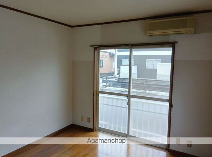 シティハイツ川沼203の居間