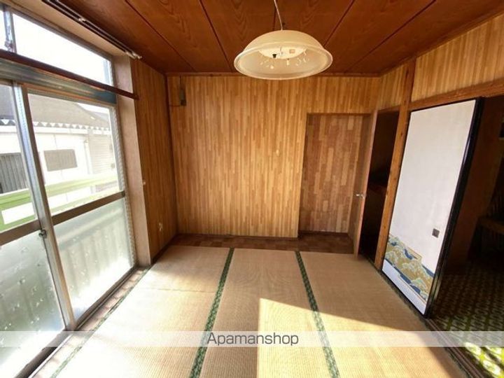 成松アパートの居間