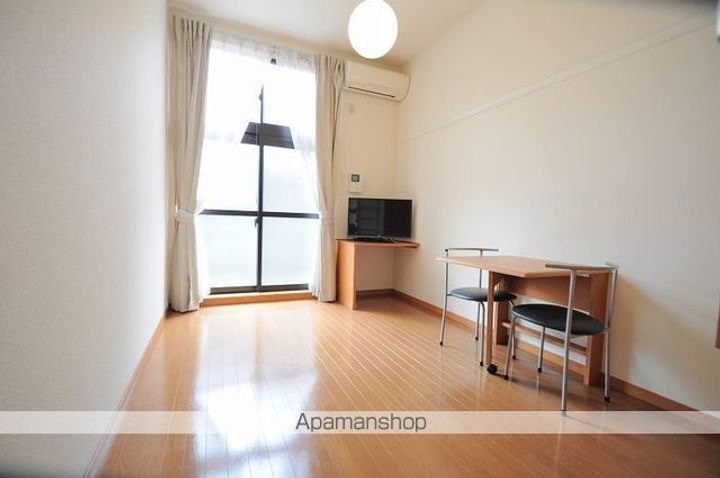 レオパレス愛宕の居間