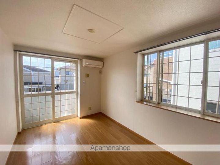 香川県高松市十川東町の賃貸アパートの居間