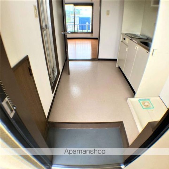 滋賀県湖南市中央5丁目の賃貸マンションの玄関