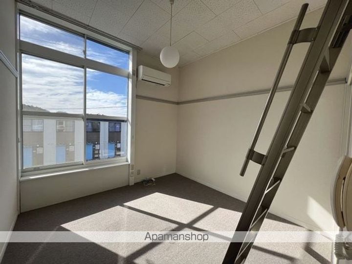 ソレーユ201の居間