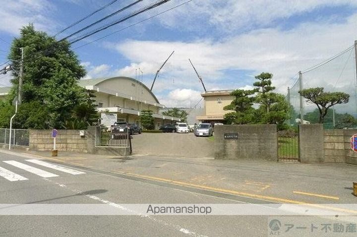 愛媛県東温市志津川南4丁目の賃貸アパートの周辺