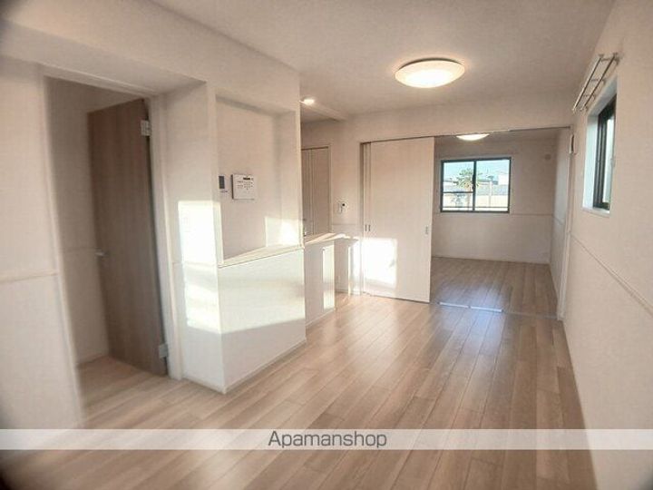 エヌ プラスの居間