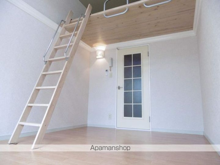 パレス緑ヶ丘103の居間