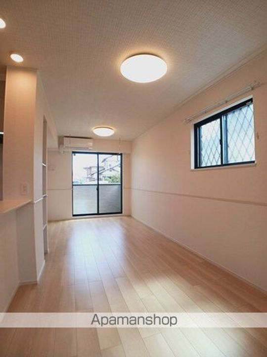 プラーム岡部 Ⅰの居間