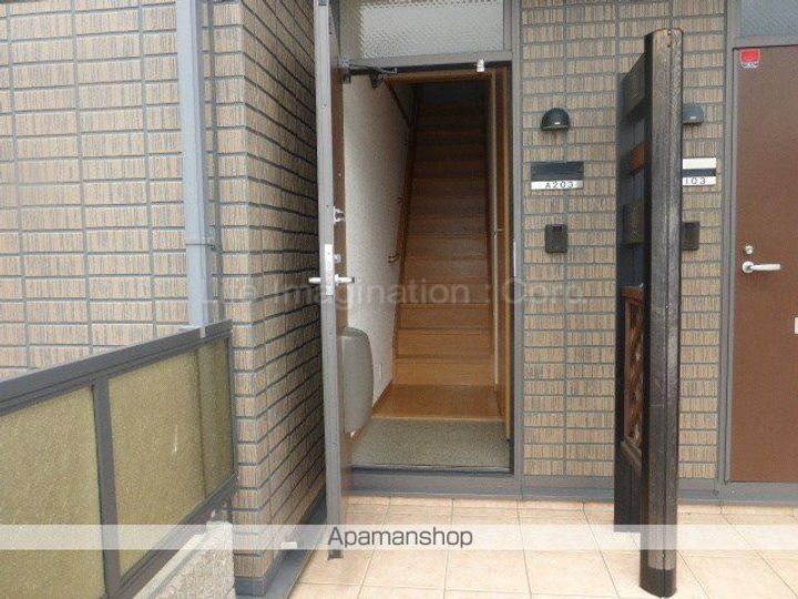 滋賀県甲賀市水口町東名坂の賃貸アパートの玄関