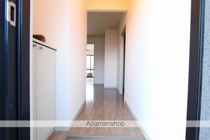 香川県高松市元山町の賃貸アパートの玄関