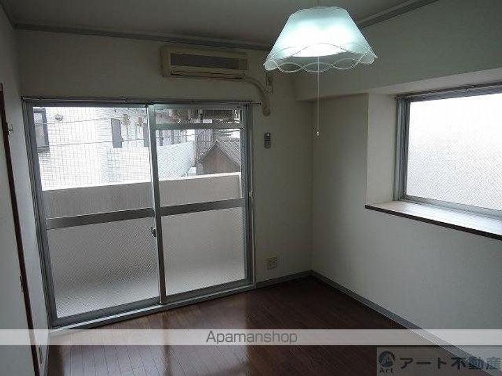 クレメント泉の居間