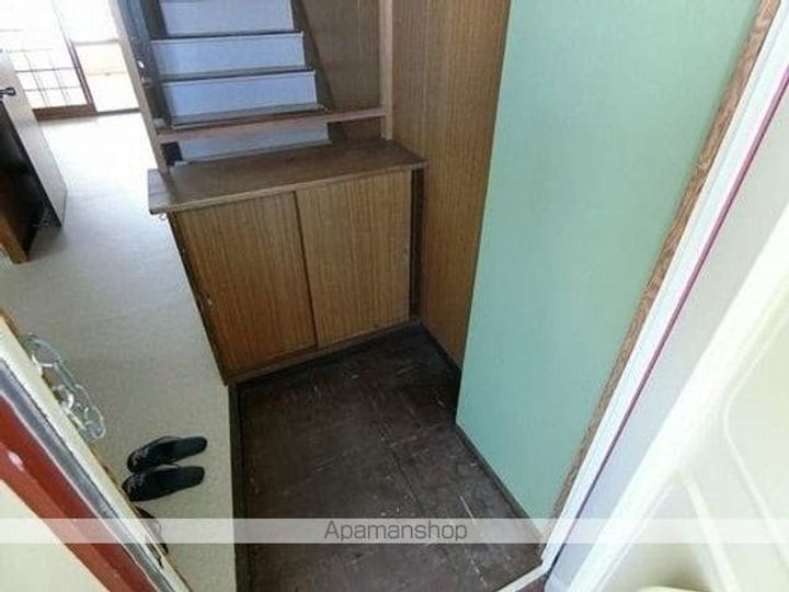 労住協第5ビル505の玄関