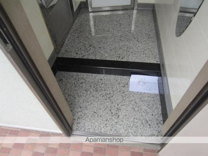 エレガンス恒久の玄関