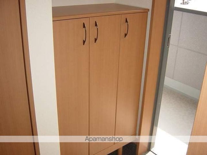 岐阜県岐阜市中鶉3丁目の賃貸アパートの玄関