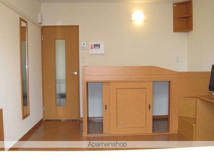 レオパレスプレミール上野Ⅱ106の居間