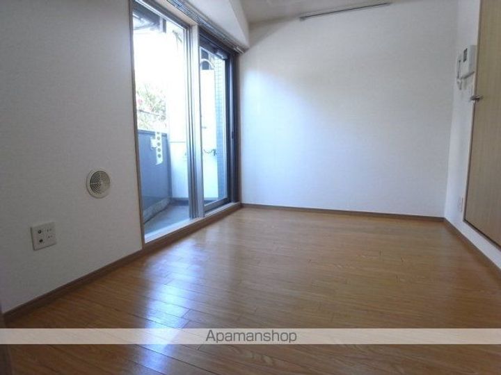 東京都新宿区下落合4丁目の賃貸マンションの居間