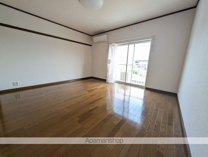 ジョイフルハウス202の居間