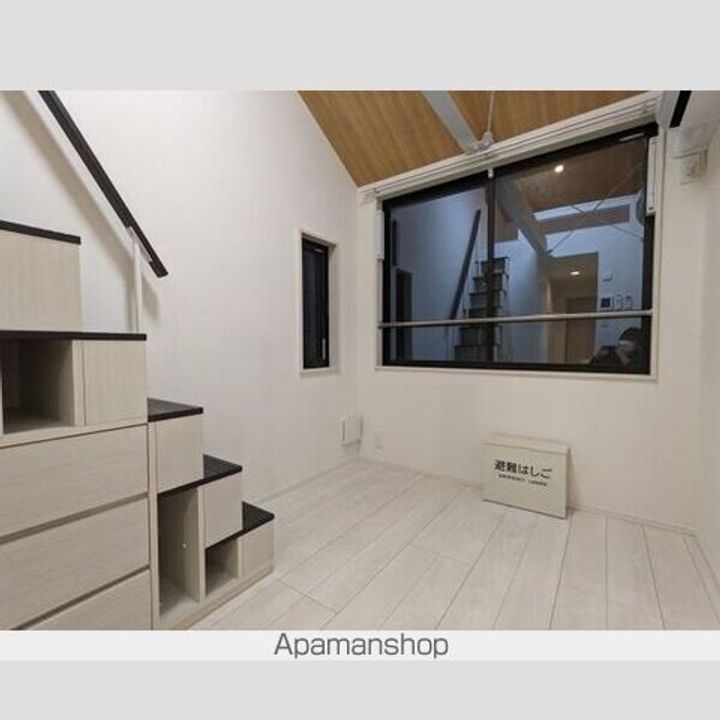 東京都杉並区西荻南1丁目の賃貸アパートの居間