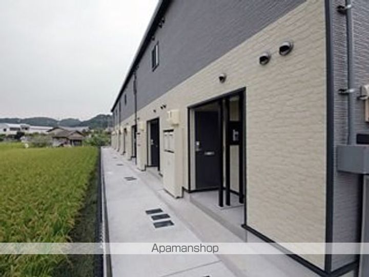 レオパレスCOZY COURTの玄関
