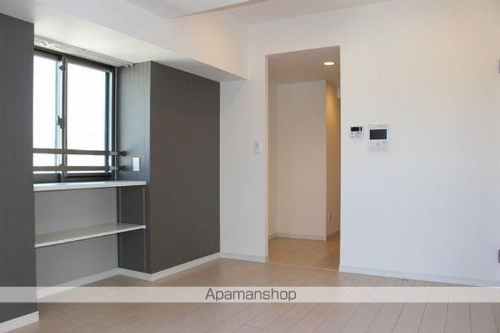 エルスタンザ広瀬通RESIDENCEの居間