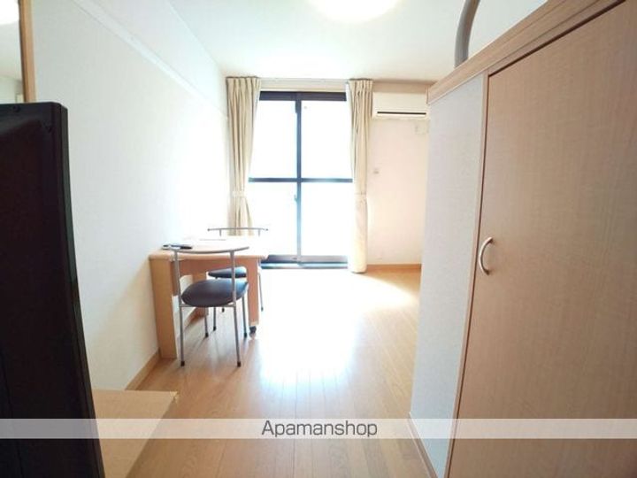 大阪府堺市堺区三宝町6丁の賃貸マンションの居間