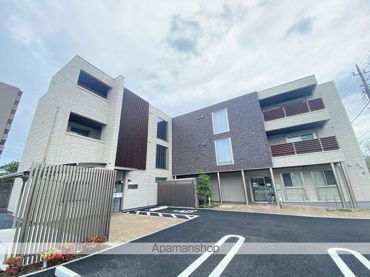 埼玉県三郷市早稲田1丁目の賃貸マンションの外観