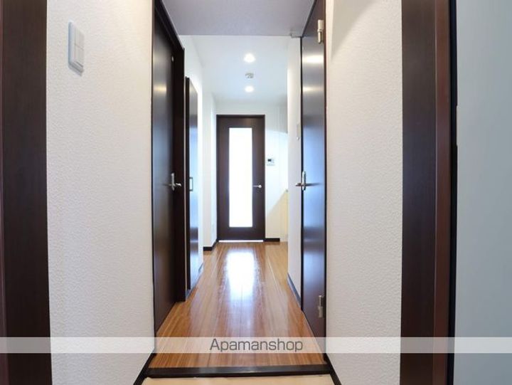 スカイコート葵の玄関